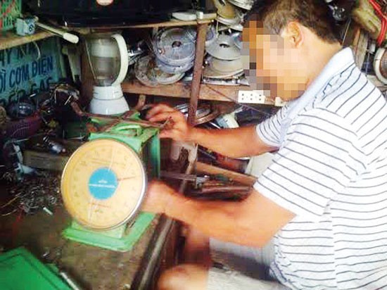Phát hiện và xử lý lò độ Cân “đểu” tràn lan ở Đắk Lắk phat-hien-va-xu-ly-lo-do-can-gian-lan-khach-hang-o-dak-lak